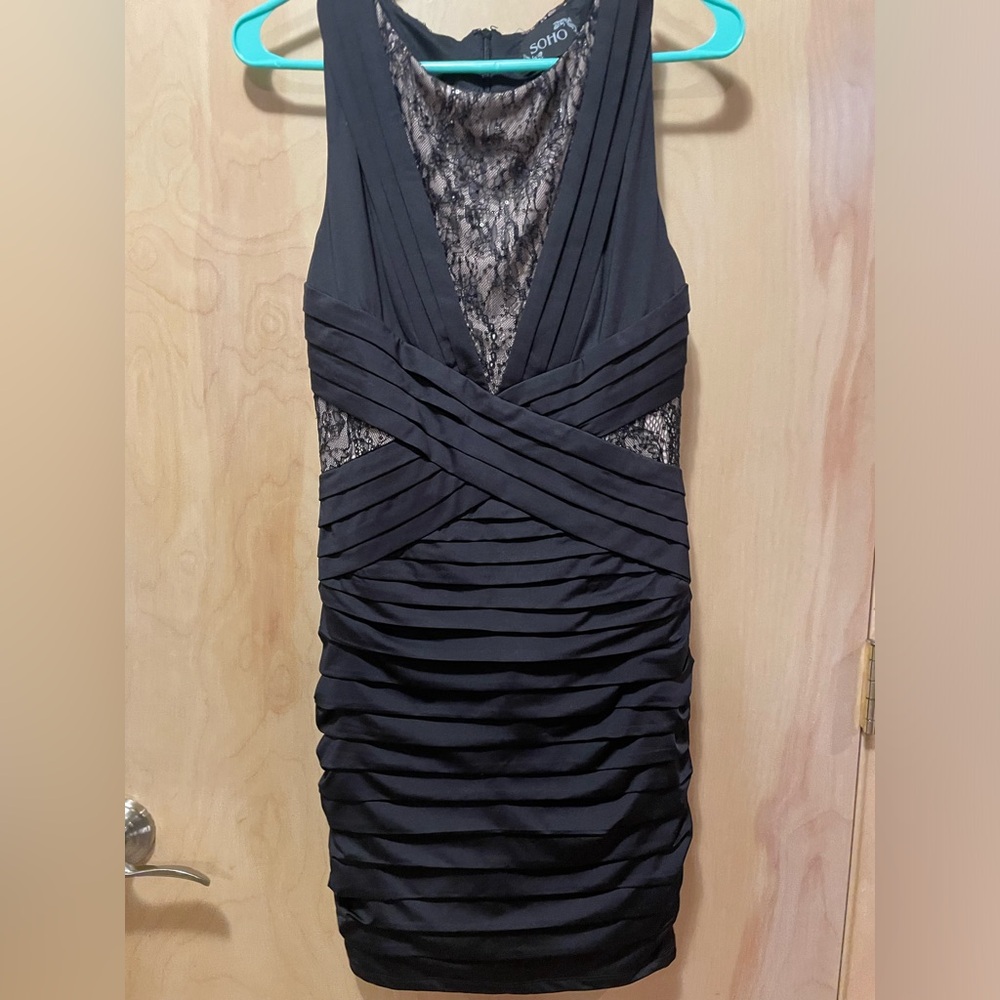 EUC worn once Soho brand size 2 bodycon black fitted scrunched dress 🥀cocktail